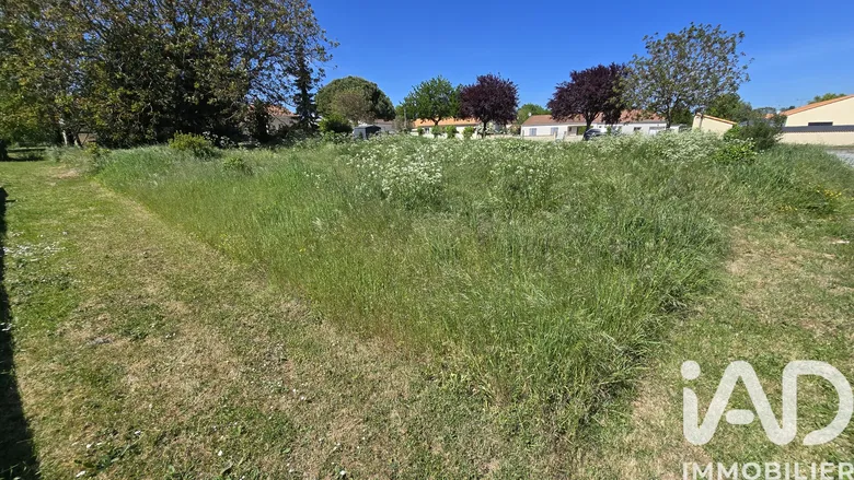 Terrain à bâtir à Saint-Rémy (79410) · 63 000 €