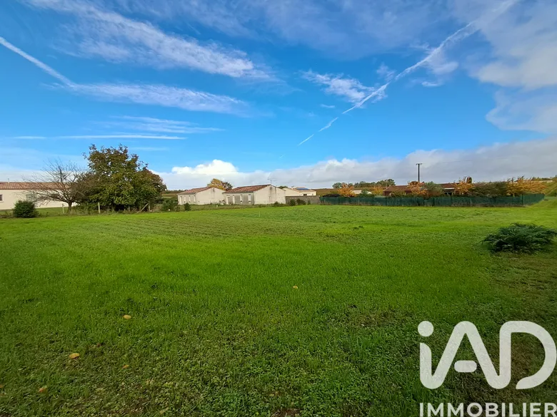 Terrain 1989 m² · à Aujac · 19 000 €