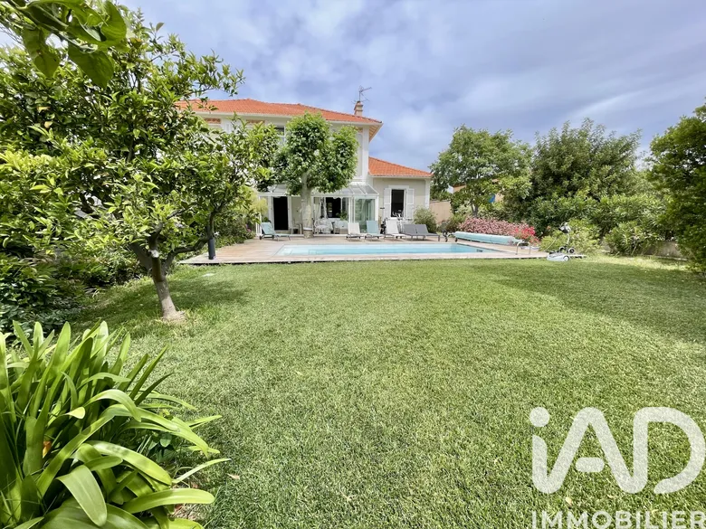 Maison 6 pièces 171 m² · à La Londe-les-Maures · 171 m² · 899 000 €