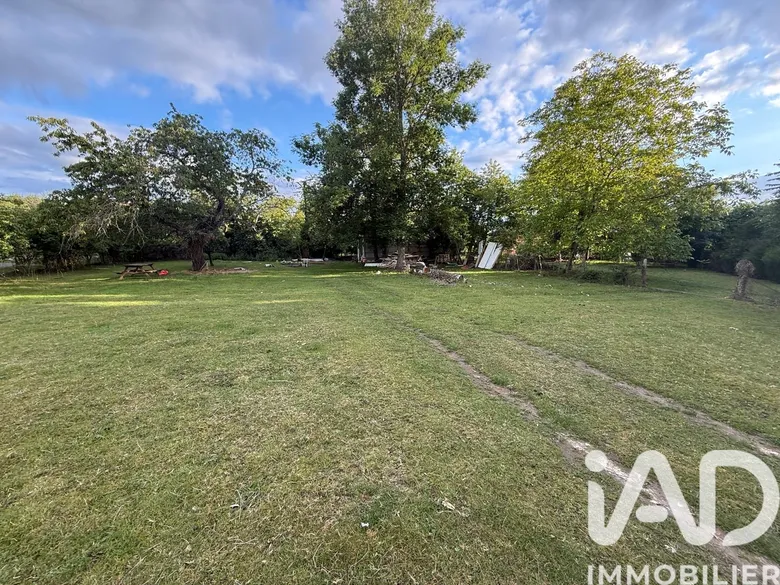 Terrain 3944 m² · à Désertines · 148 000 €