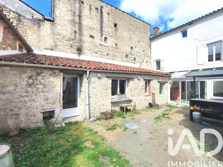 Maison 8 pièces 140 m² · à Sainte-Hermine · 140 m² · 114 000 €