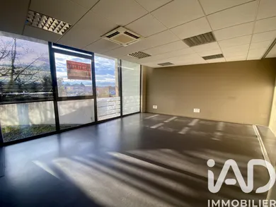 Commercial walls in LONS (64140)