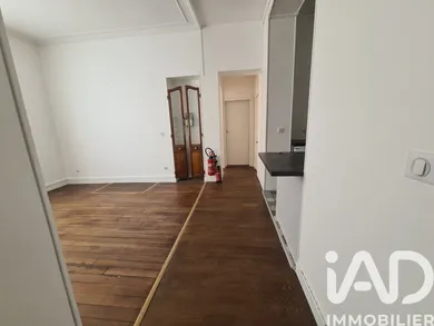 Apartment in Paris (75016)