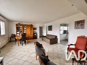 Apartment in Nanterre (92000)