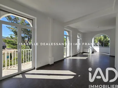 Appartement à Saint-Cyr-sur-Mer (83270)