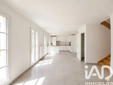 Townhouse in Serris (77700)