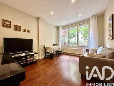 Apartment in Courbevoie (92400)