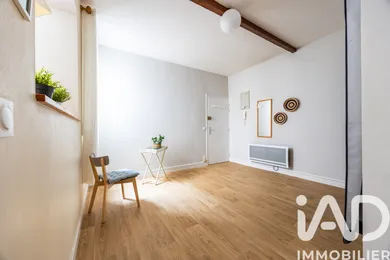 Apartment in Bordeaux (33800)