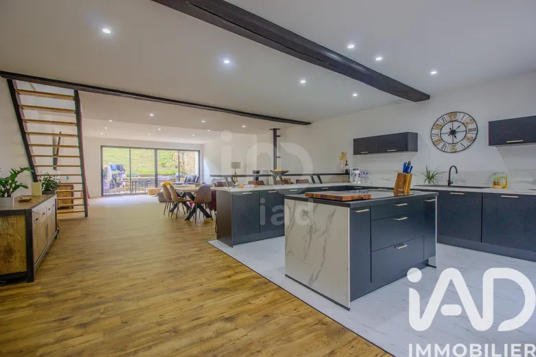Maison 6 pièces 177 m² · à Orrouy · 177 m² · 276 000 €