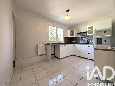 Duplex in Saint-Thibault-des-Vignes (77400)