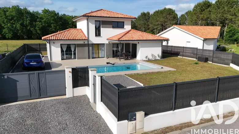 Maison 6 pièces 130 m² · à Parentis-en-Born · 130 m² · 525 000 €