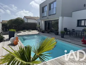 Architectural house in Les Sables-d'Olonne (85180)