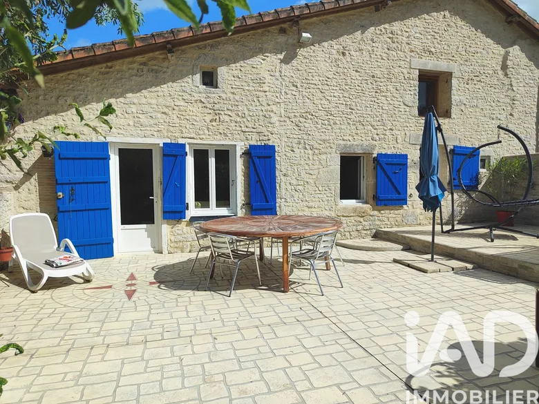 Maison 5 pièces 110 m² · à Champagne-Mouton · 110 m² · 136 500 €