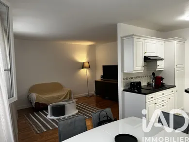 Apartment in Paris (75016)