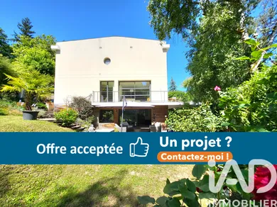 House in Jouy-en-Josas (78350)