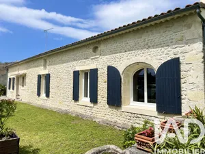 Village house in Blaignan-Prignac  (33340)