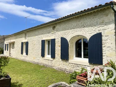 Village house in Blaignan-Prignac  (33340)