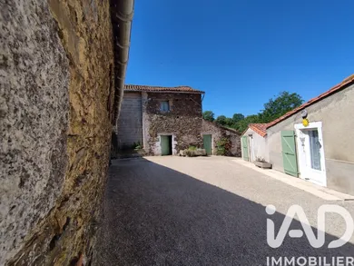 Maison de village à Saint-Paul-en-Gâtine (79240)