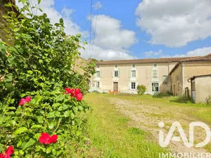 House in Neuville-de-Poitou (86170)
