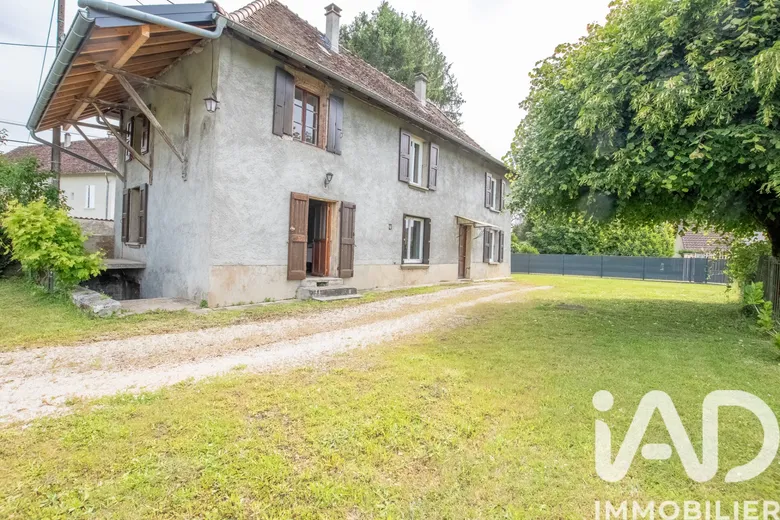 Maison 8 pièces 133 m² · à Chimilin · 133 m² · 220 000 €