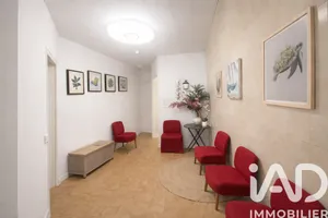 Commercial walls in Paris (75013)