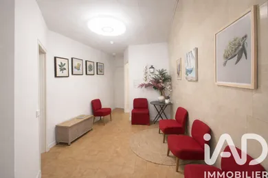 Commercial walls in Paris (75013)