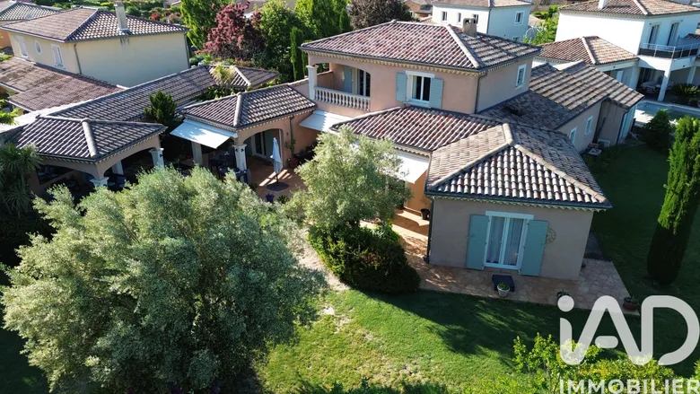 Maison 8 pièces 205 m² · à Montboucher-sur-Jabron · 205 m² · 695 000 €