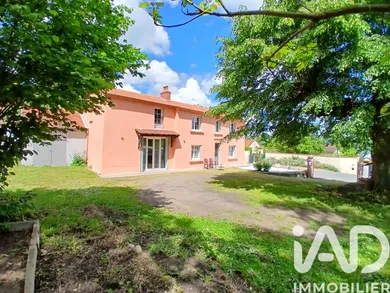 House in Saint-Priest-Bramefant (63310)