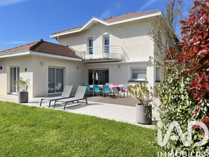 Architectural house in La Buisse (38500)