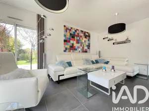 Architectural house in La Buisse (38500)