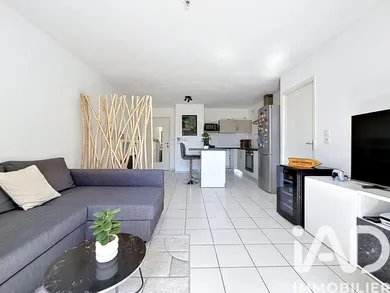 Apartment in Francheville (69340)