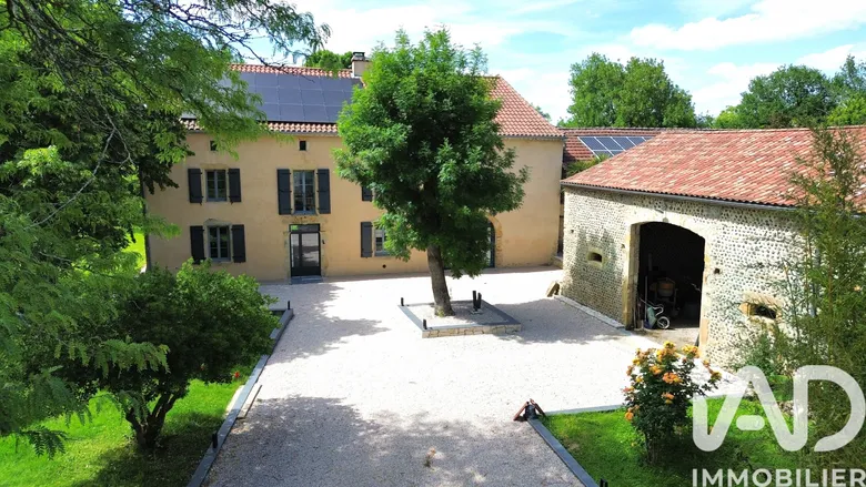 Maison 9 pièces 339 m² · à Izotges · 339 m² · 598 000 €