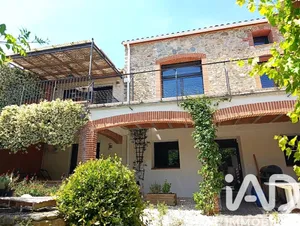 Architectural house in Saint-Jean-Pla-de-Corts (66490)
