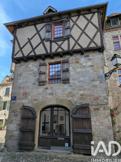 Building in Beaulieu-sur-Dordogne (19120)
