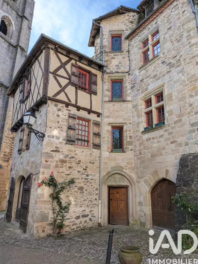 Building in Beaulieu-sur-Dordogne (19120)