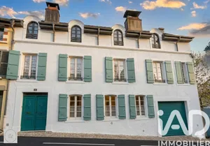 Building in Oloron-Sainte-Marie (64400)