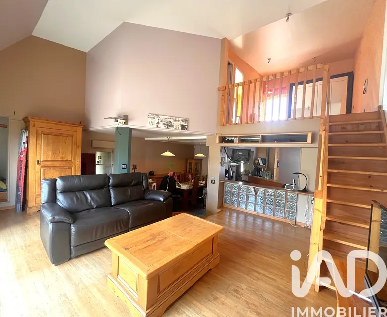 Maison 7 pièces 123 m² · à Savignies · 122,7 m² · 255 000 €