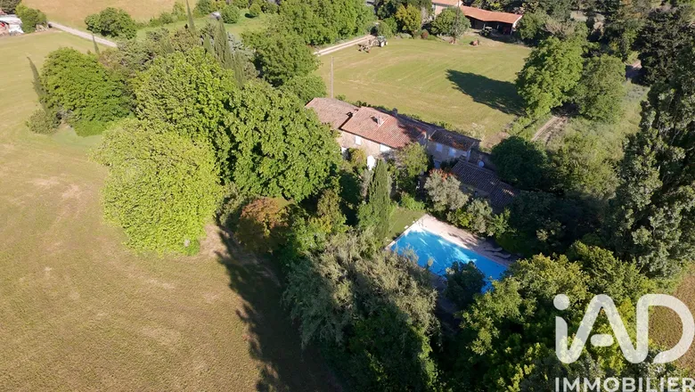 Maison 13 pièces 408 m² · à Lamanon · 408 m² · 990 000 €