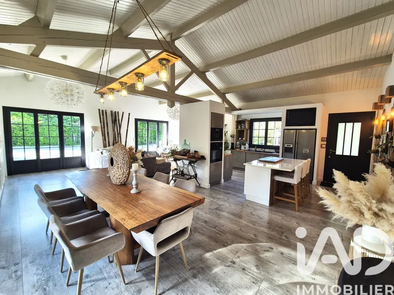 Maison 5 pièces 147 m² · à Sainte-Eulalie · 147 m² · 548 000 €