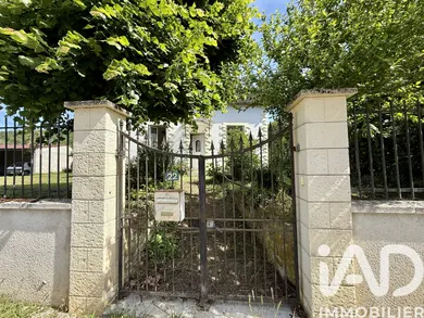 Townhouse in Saint-Amand-Montrond (18200)