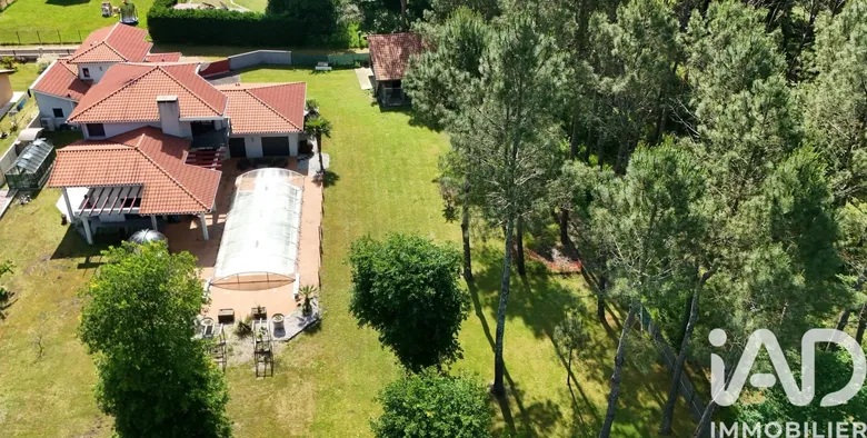 Maison 7 pièces 260 m² · à Parentis-en-Born · 260 m² · 699 000 €
