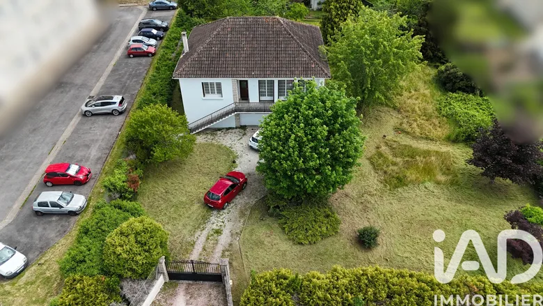 Maison 4 pièces 113 m² · à La Rochefoucauld-en-Angoumois · 113 m² · 165 000 €