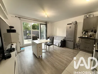 Apartment in Plaisir (78370)