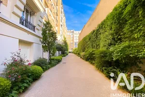Apartment in Courbevoie (92400)