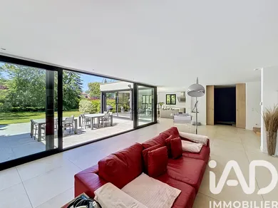 Architectural house in Saint-Fargeau-Ponthierry (77310)