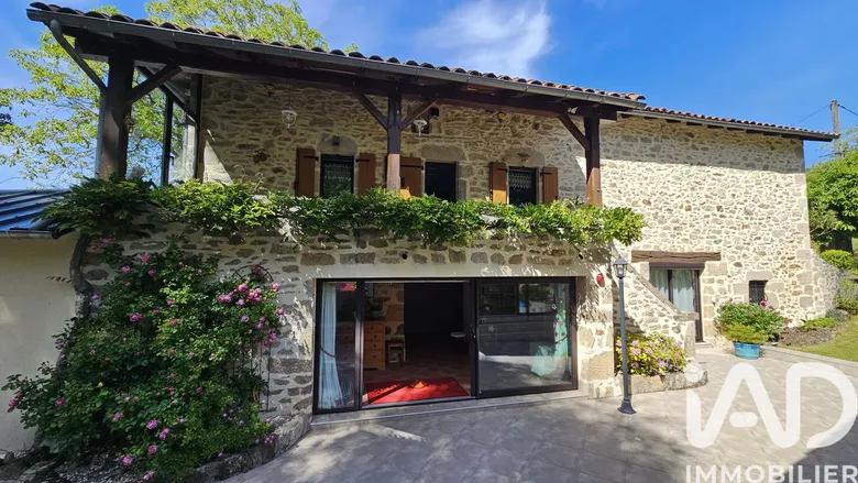 Maison 3 pièces 167 m² · à Lauresses · 167 m² · 253 000 €