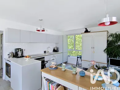 Apartment in Bordeaux (33100)