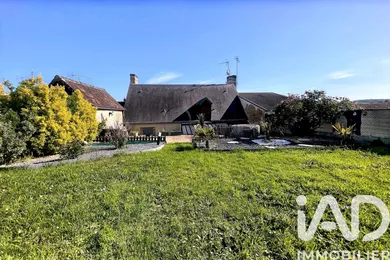 Village house in Saint-Aubin-des-Coudrais (72400)