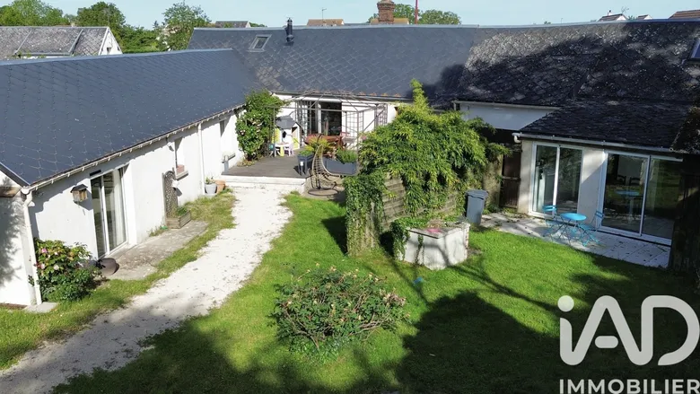 Maison 8 pièces 255 m² · à Bailleau-le-Pin · 255 m² · 329 000 €