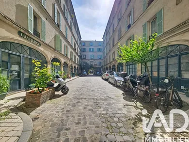 Apartment in Paris (75010)